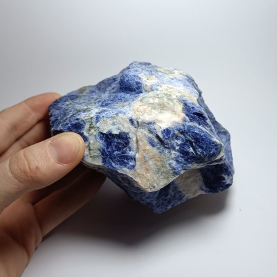 Sodalit surový č.2 - 1060 g Sodalit surový č.2 - 1060 g